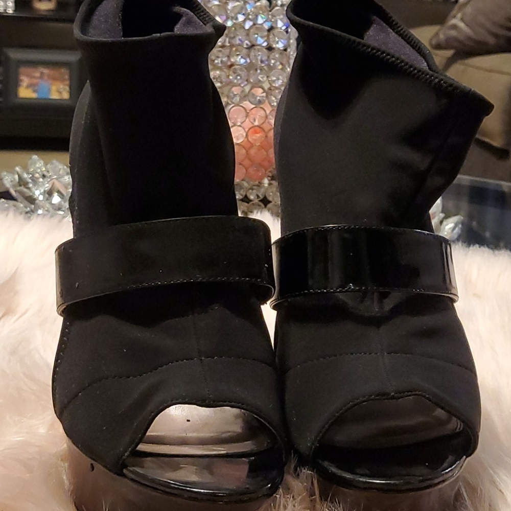 Shoes - Picture 1 of 6